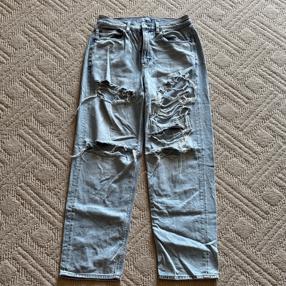 American Eagle Outfitters Women's Baggy Light Distressed Jeans